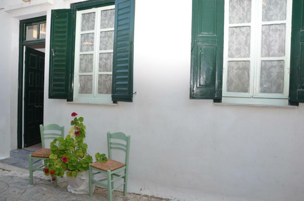 Aegli Rooms Tinos Екстер'єр фото