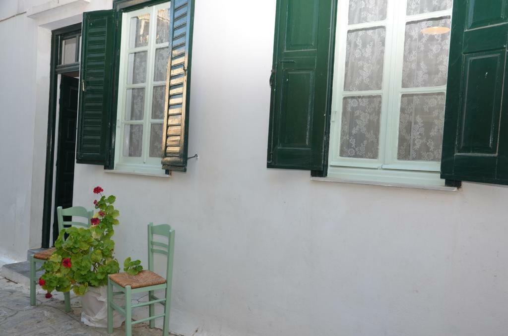 Aegli Rooms Tinos Екстер'єр фото