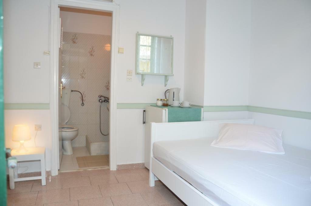 Aegli Rooms Tinos Екстер'єр фото